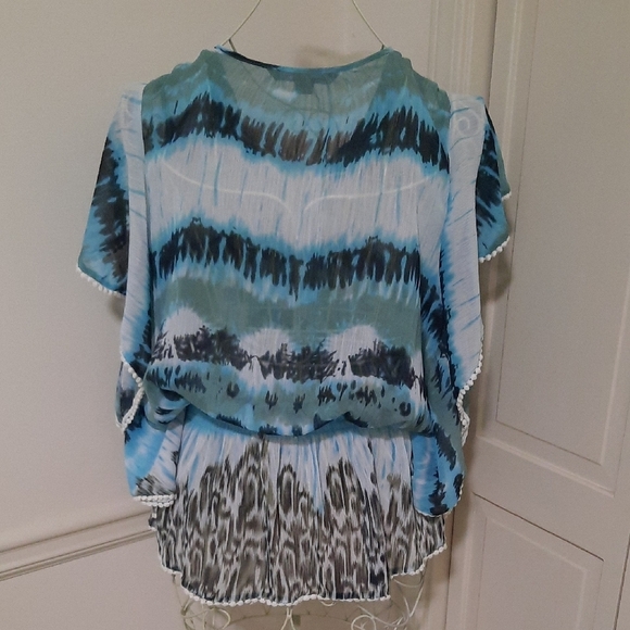 Blue and White Tunic with Lace Detail - Picture 3 of 5